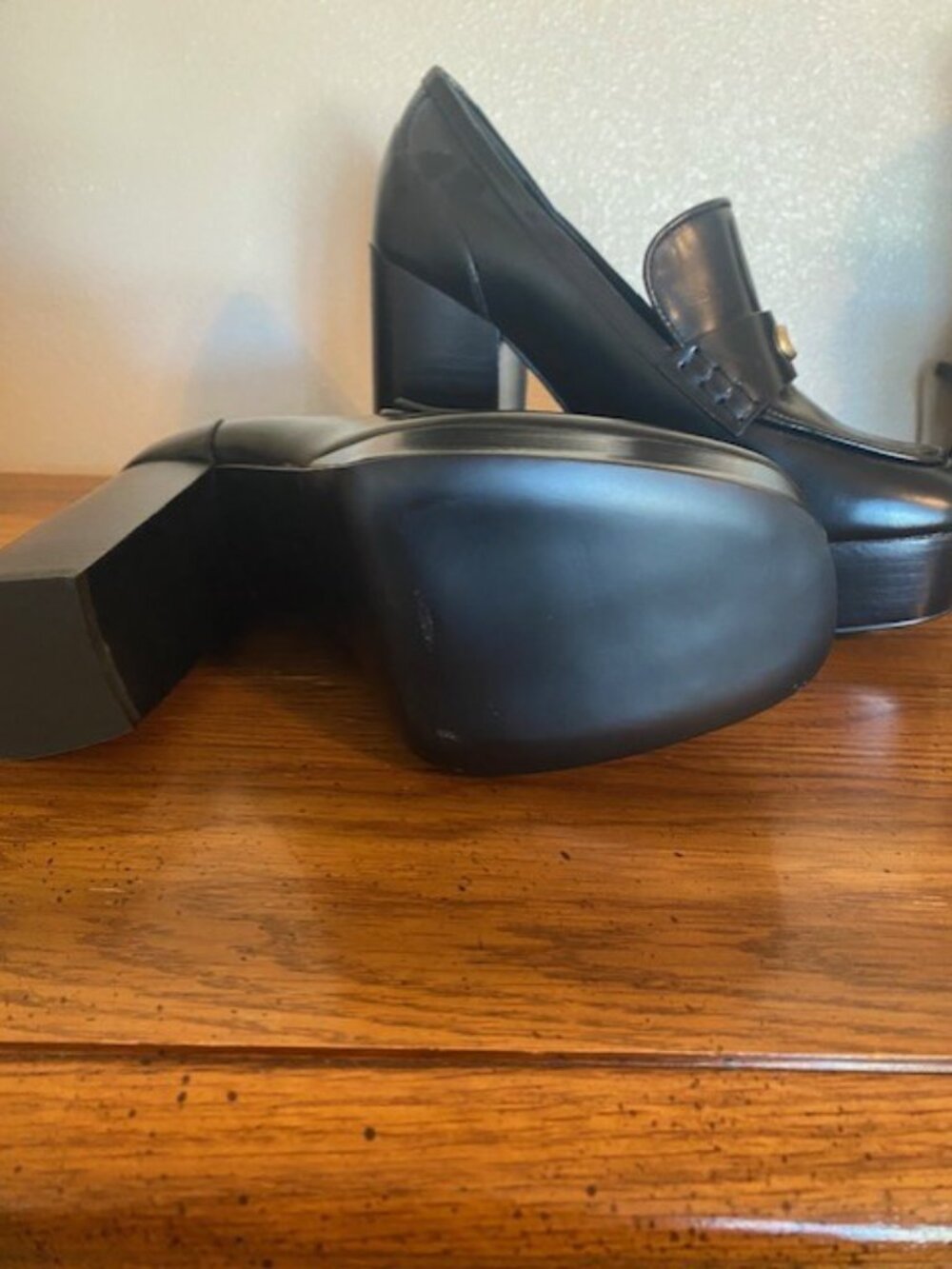 Coach - Picture 3 of 3